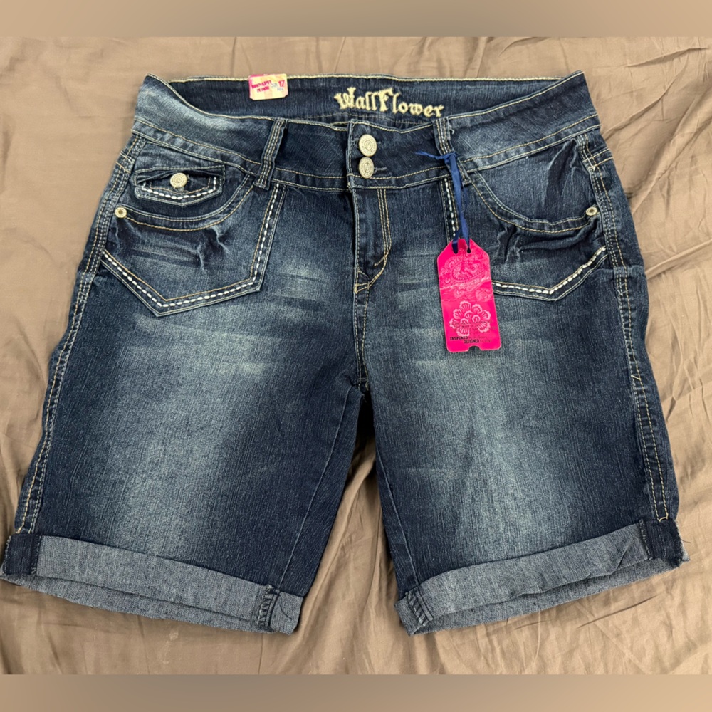 NWT Wallflower Dark Blue Denim Bermuda Shorts Size 17